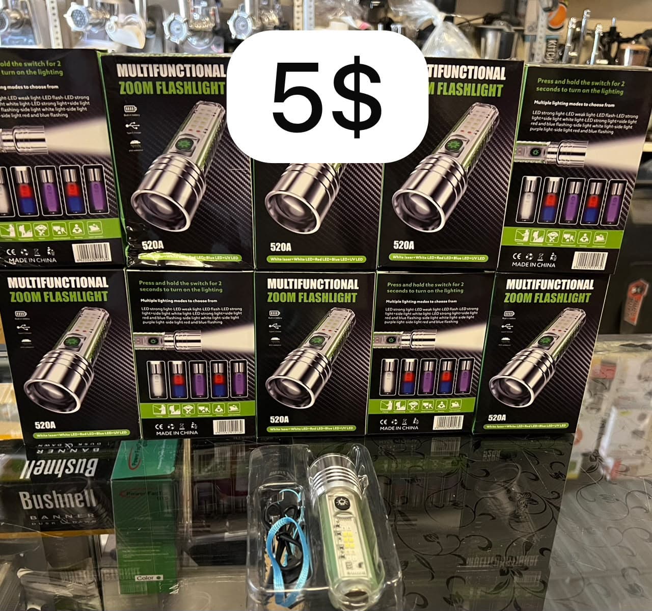 كشّاف LED متعدّد الوظائف بزوم 520A